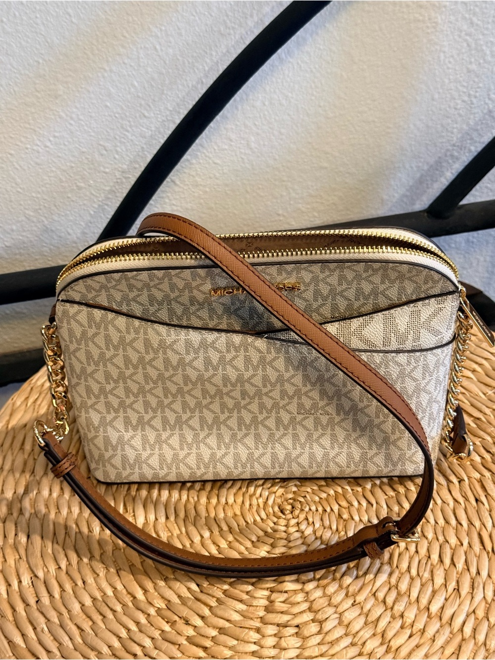 Michael Kors Cindy Dome Crossbody Vanilla Signature Logo Bag